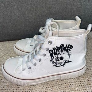 ROMWE Skull High Top Converse Type Lace Up Sneakers